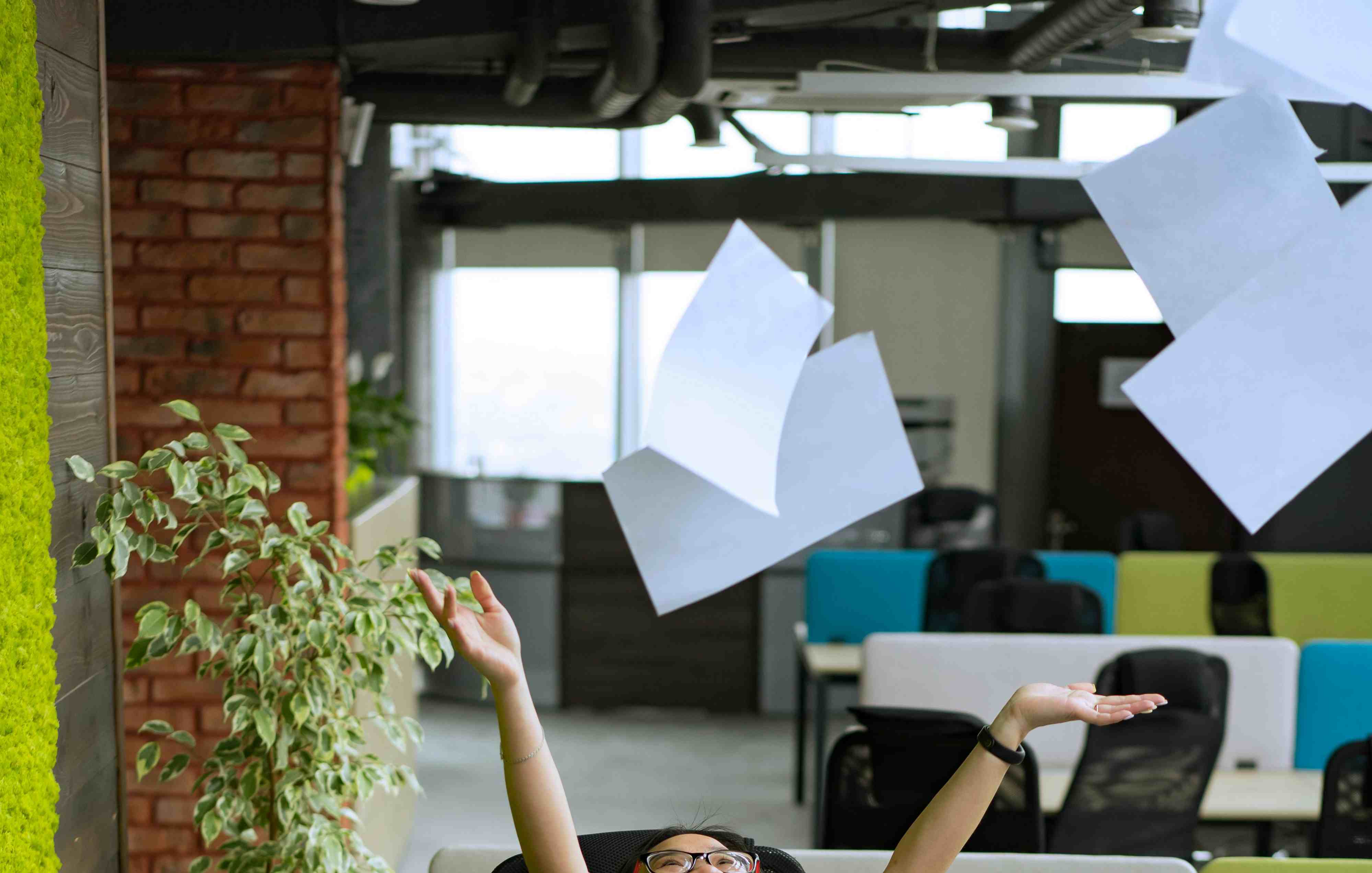 Mój prywatny AI Agent vs Informacyjny Chaos. Jak za 1 grosz dziennie odzyskałam 30 minut scrollowania